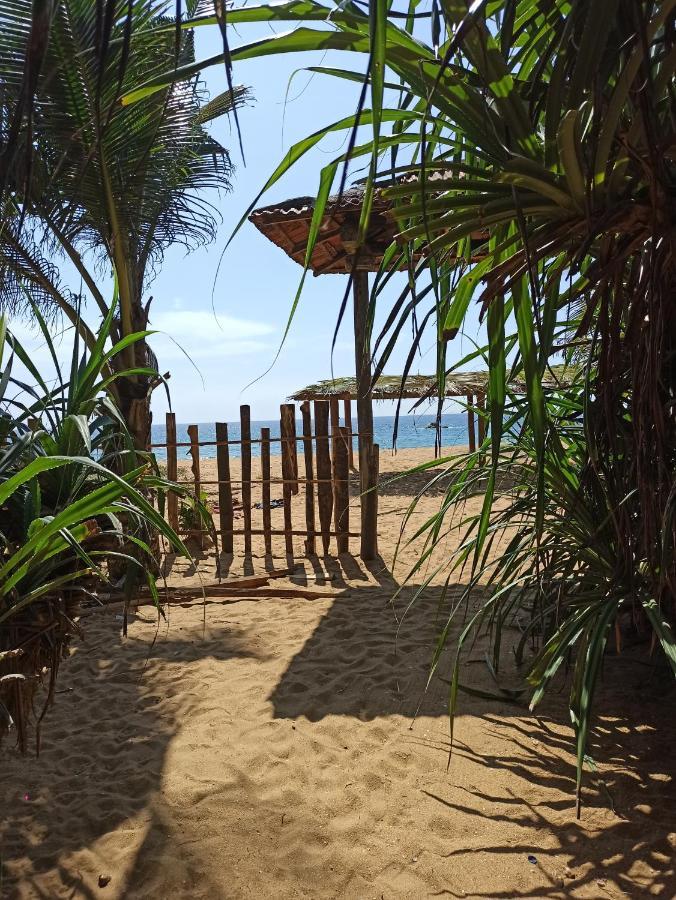Ravana - Beach Cabanas Hikkaduwa Extérieur photo