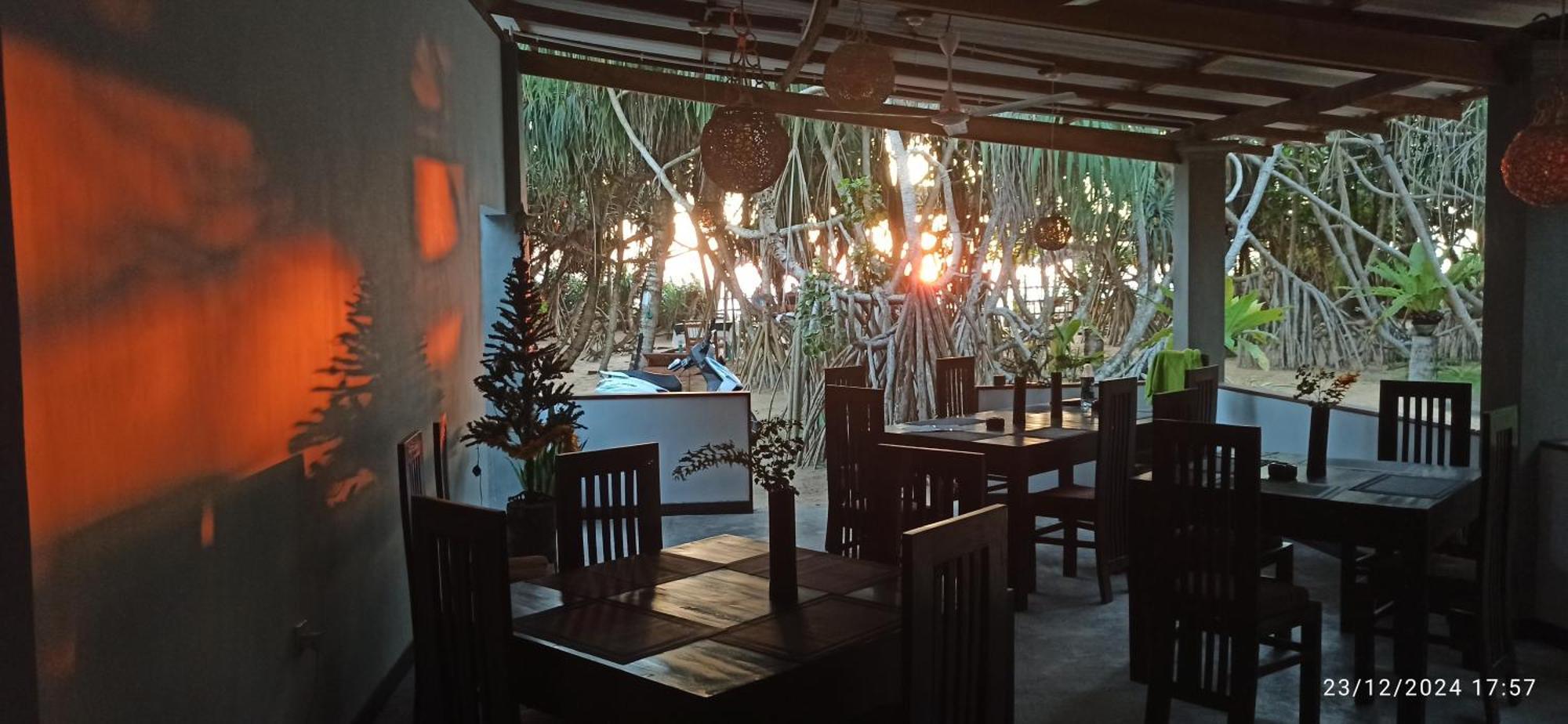 Ravana - Beach Cabanas Hikkaduwa Extérieur photo